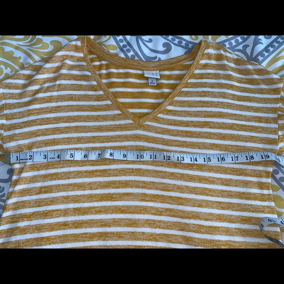 A new day mustard striped top Medium - Picture 4 of 6